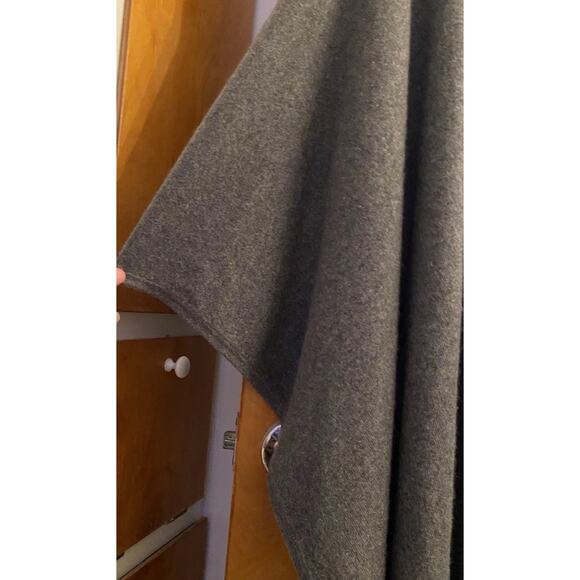 NEIMAN MARCUS 100% Cashmere Open Front Poncho Wrap Shawl Sweater One Size Gray - Picture 5 of 6